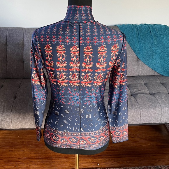 Hunter Bell Navy and Red Print Turtleneck size Small - Picture 3 of 6